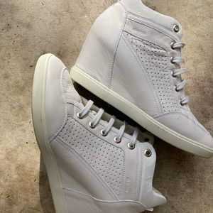 Platform tennis shoes